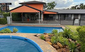 Country Leisure Motor Inn